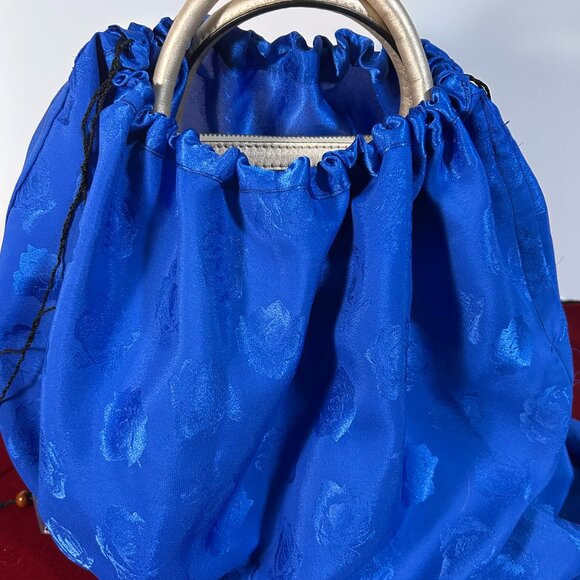 ✨ Y2K Guess Metallic Champaign Satchel – Custom Styled for That It-Girl Look ✨ - Picture 10 of 10
